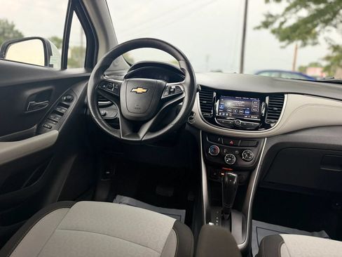 Used 2021 Chevrolet Trax LS w/ Fleet Convenience Package AWD/4WD image 15