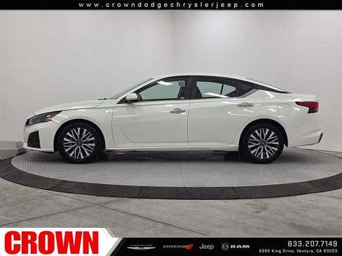 Used 2023 Nissan Altima 2.5 SV image 4
