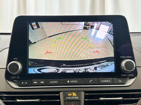 Used 2025 Nissan Altima 2.5 SV FWD image 14