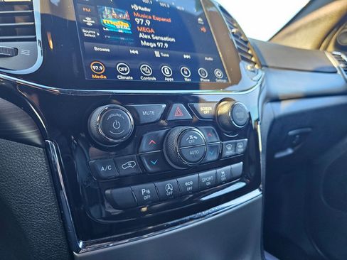 Used 2021 Jeep Grand Cherokee Laredo X image 25