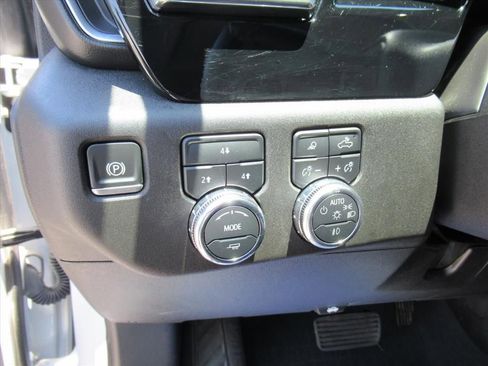 Used 2025 GMC Sierra 2500 SLE AWD/4WD image 19