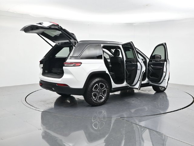 Used 2022 Jeep Grand Cherokee Trailhawk w/ ADV Protech Group II AWD/4WD image 53