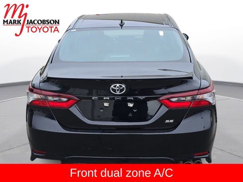 Used 2024 Toyota Camry SE image 11