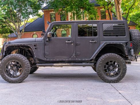 Used 2017 Jeep Wrangler Unlimited Rubicon w/ Connectivity Group AWD/4WD image 3