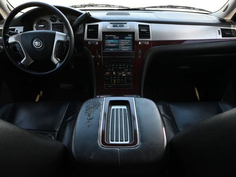 Used 2012 Cadillac Escalade Luxury RWD image 8