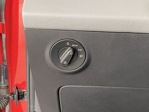 Used 2023 Volkswagen Taos SE w/ Panoramic Sunroof Package image 21