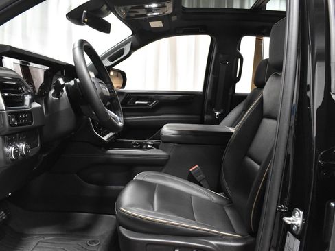 Used 2025 GMC Yukon Elevation AWD/4WD image 8