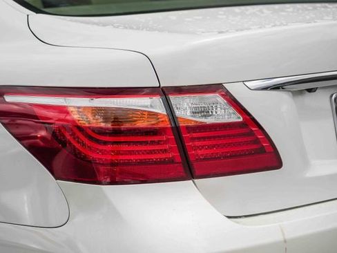 Used 2011 Lexus LS 460 w/ Comfort Pkg image 10