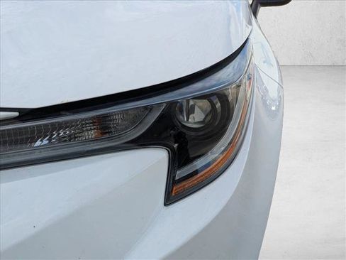 Used 2021 Toyota Corolla LE image 6