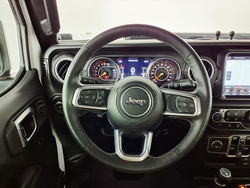 Used 2018 Jeep Wrangler Unlimited Sahara image 15