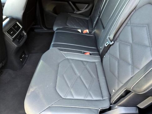Used 2024 Volkswagen Atlas SE AWD/4WD image 30