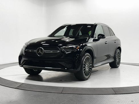 Used 2025 Mercedes-Benz GLC 350e GLC 350e w/ AMG Line image 3