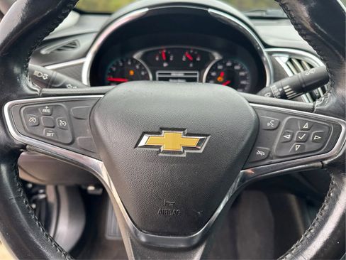 Used 2018 Chevrolet Malibu LT image 18