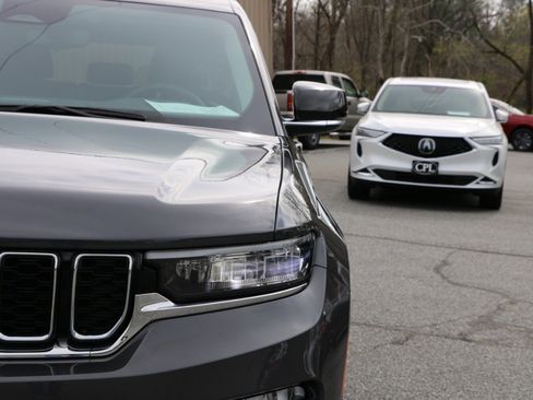 Used 2023 Jeep Grand Cherokee 4WD 4xe image 13