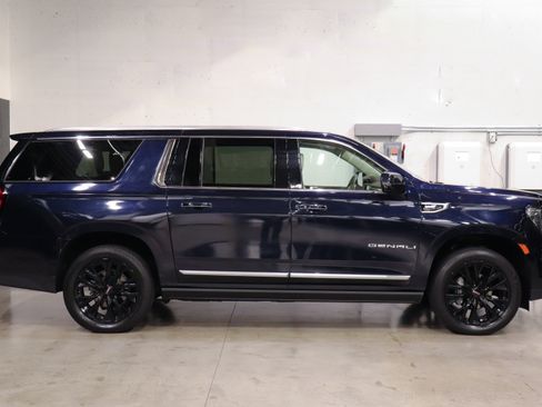 Used 2021 GMC Yukon XL Denali w/ Denali Ultimate Package image 6
