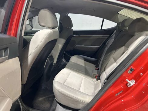 Used 2018 Hyundai Elantra SE image 9