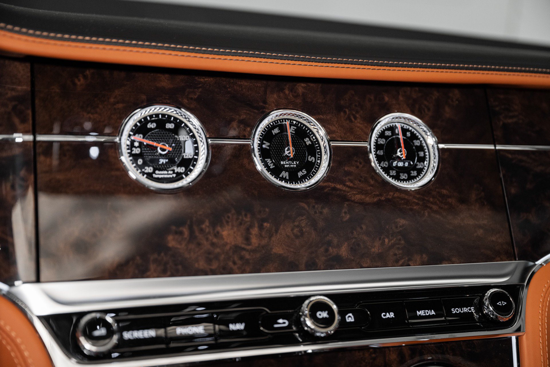 Used 2024 Bentley Continental GT V8 AWD/4WD image 31