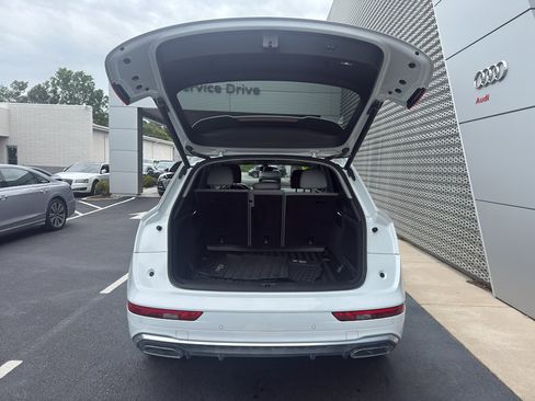 Used 2023 Audi Q5 2.0T Premium w/ Convenience Package AWD/4WD image 8