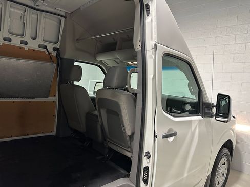 Used 2014 Nissan NV 2500 SV image 13