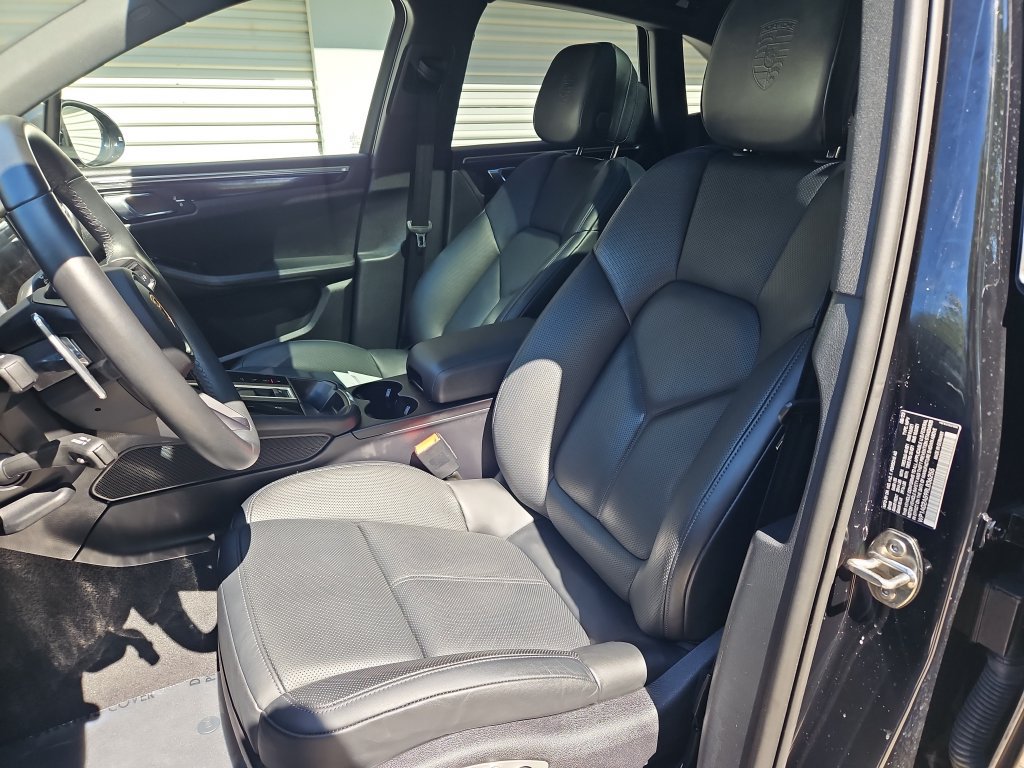 Certified 2024 Porsche Macan S AWD/4WD image 5