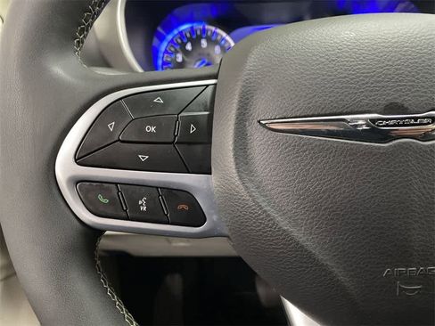 Used 2024 Chrysler Pacifica Touring-L image 20