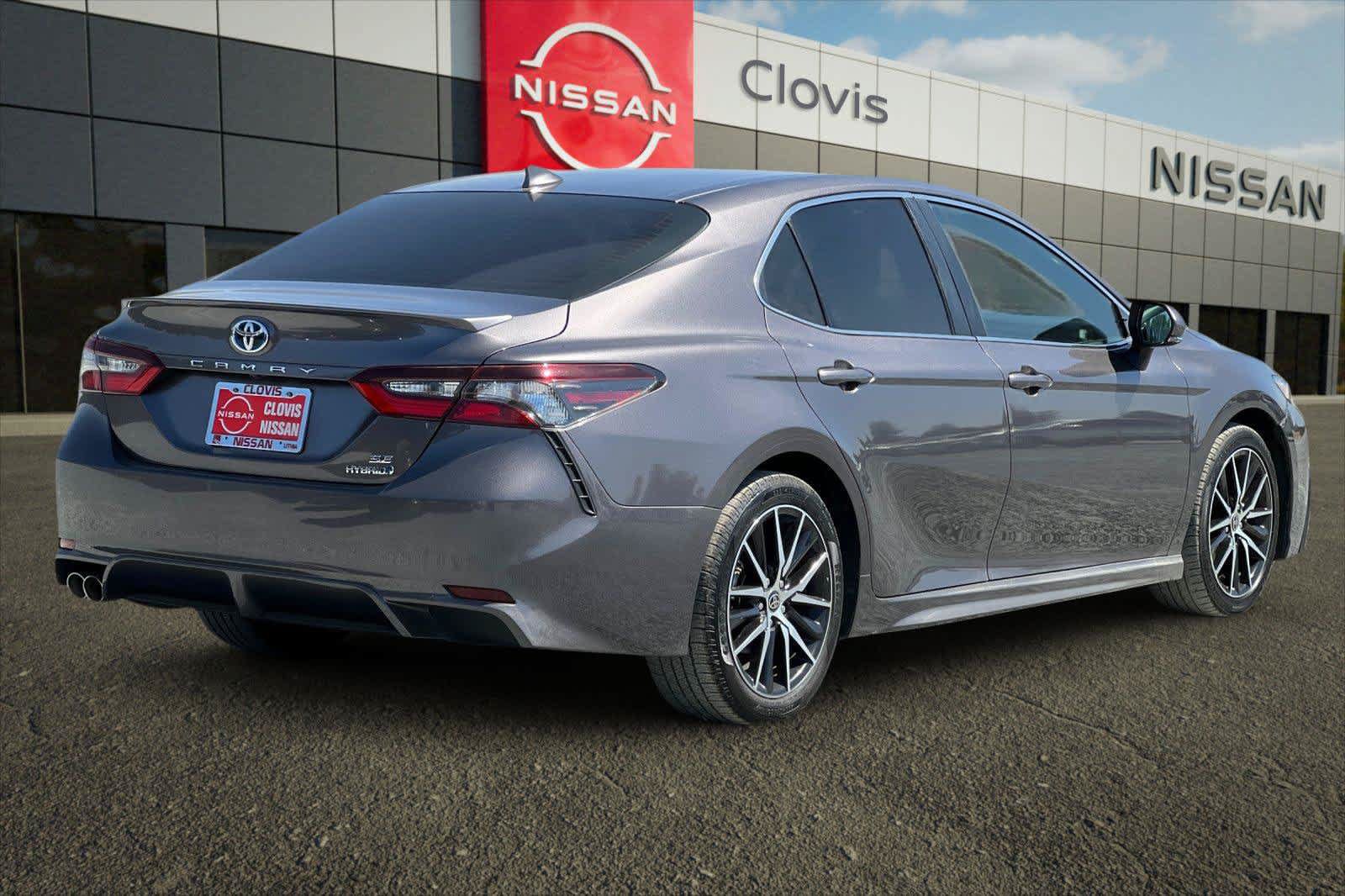 Used 2022 Toyota Camry SE w/ Cold Weather Package FWD image 2