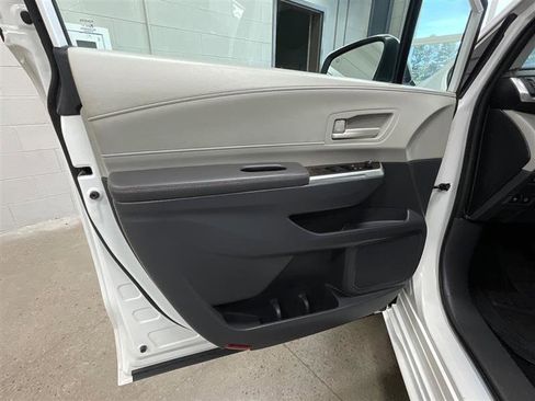 Used 2023 Toyota Sienna LE AWD/4WD image 9