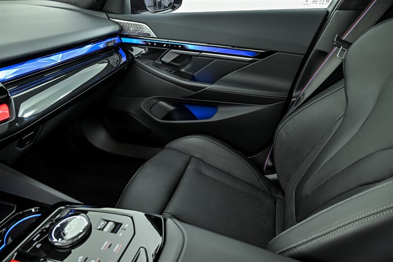 Used 2025 BMW M5 Touring AWD/4WD image 39