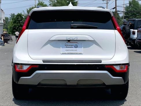 Used 2023 Kia Niro FWD image 6