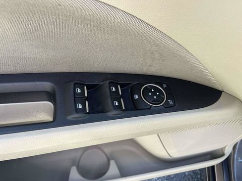 Used 2019 Ford Fusion SE FWD image 19