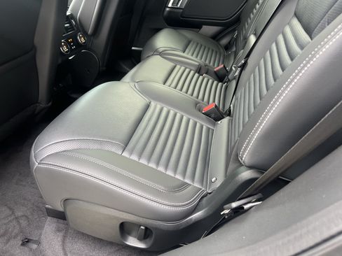 Certified 2025 Land Rover Discovery S AWD/4WD image 34