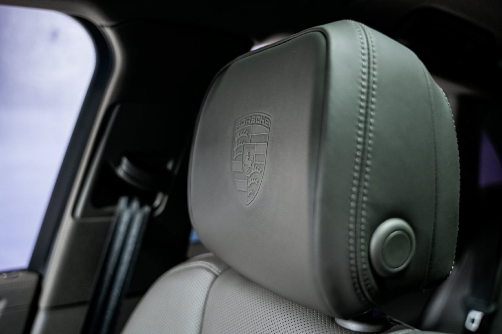 Used 2024 Porsche Macan S AWD/4WD image 17