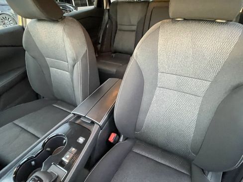 Used 2024 Nissan Rogue SV image 21