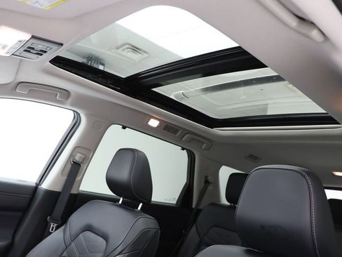 Used 2023 Nissan Pathfinder Platinum image 14