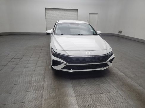 Used 2025 Hyundai Elantra SE FWD image 14