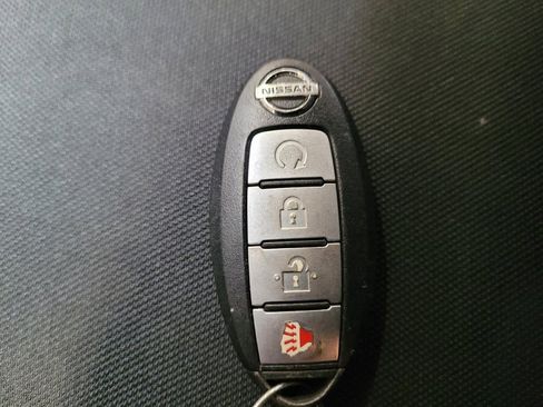 Used 2017 Nissan Pathfinder SV image 32