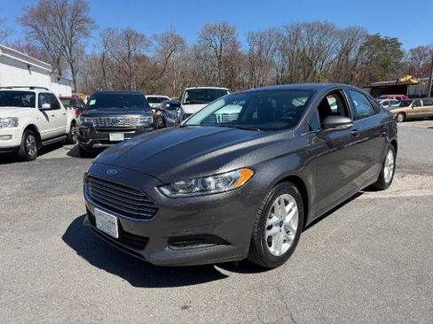 Used 2016 Ford Fusion SE image 1
