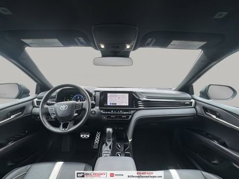 Used 2025 Toyota Camry SE image 10