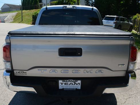 Used 2020 Toyota Tacoma TRD Off-Road AWD/4WD image 6