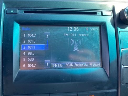 Used 2016 Toyota Camry SE FWD image 12