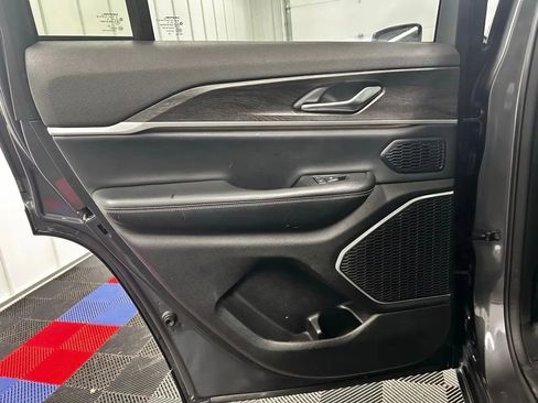 Used 2023 Jeep Grand Cherokee 4WD 4xe image 17