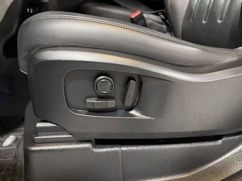 Used 2021 Land Rover Defender 90 First Edition image 25