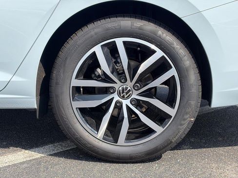 Used 2026 Volkswagen Jetta SE FWD image 8