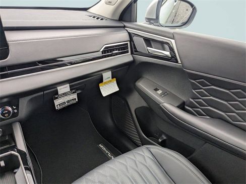 New 2025 Mitsubishi Outlander SEL image 15