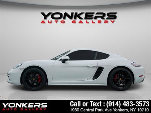 Used 2018 Porsche 718 Cayman GTS image 3