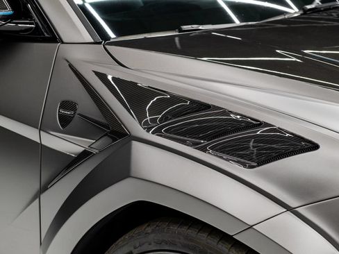 Used 2023 Lamborghini Urus Performante AWD/4WD image 3