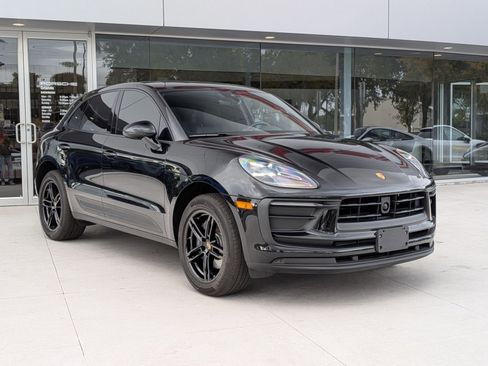 Certified 2025 Porsche Macan image 7