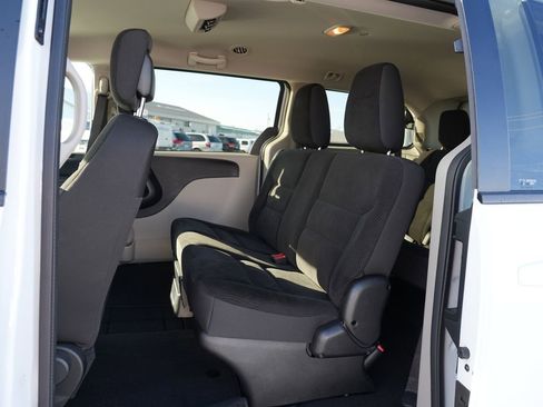 Used 2018 Dodge Grand Caravan SE w/ UConnect Hands-Free Group image 18