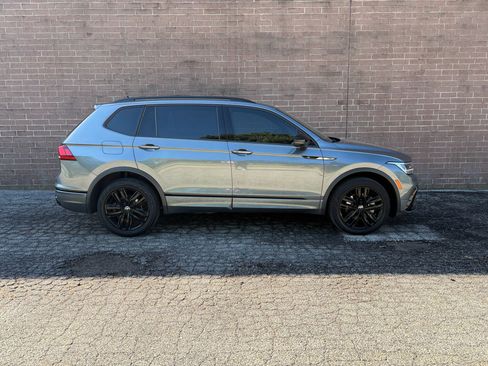Used 2022 Volkswagen Tiguan SE R-Line AWD/4WD image 6
