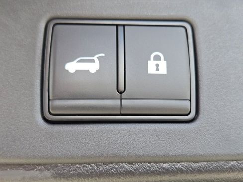 Used 2023 Nissan Rogue SV w/ SV Premium B Package image 15